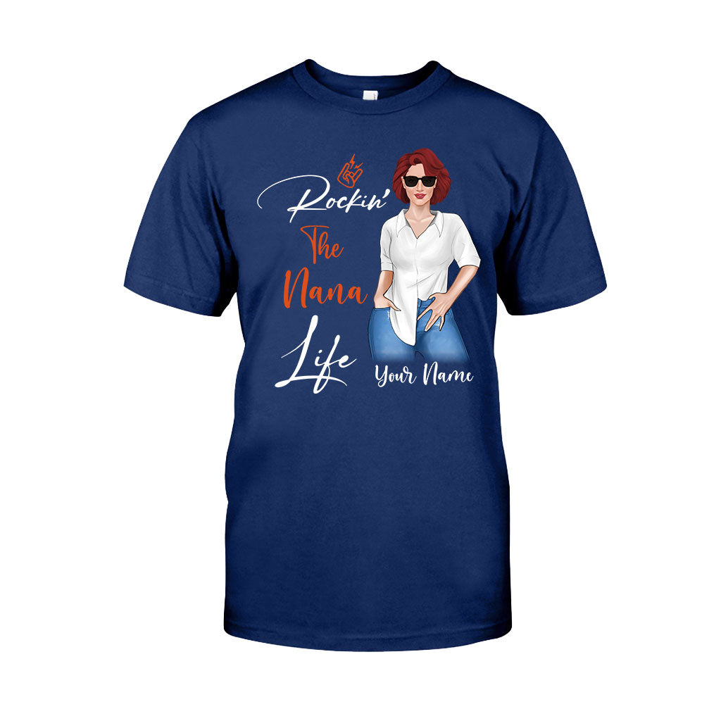 „Rockin The Nana Life“ – Personalisiertes Oma-T-Shirt und Hoodie