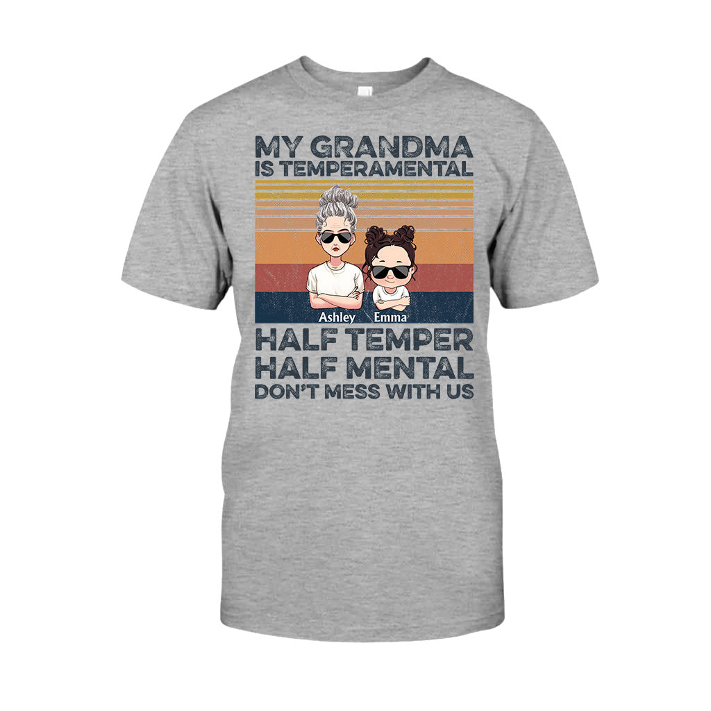 Meine Oma ist launisch – Personalisiertes Muttertags-T-Shirt und Hoodie für Omas