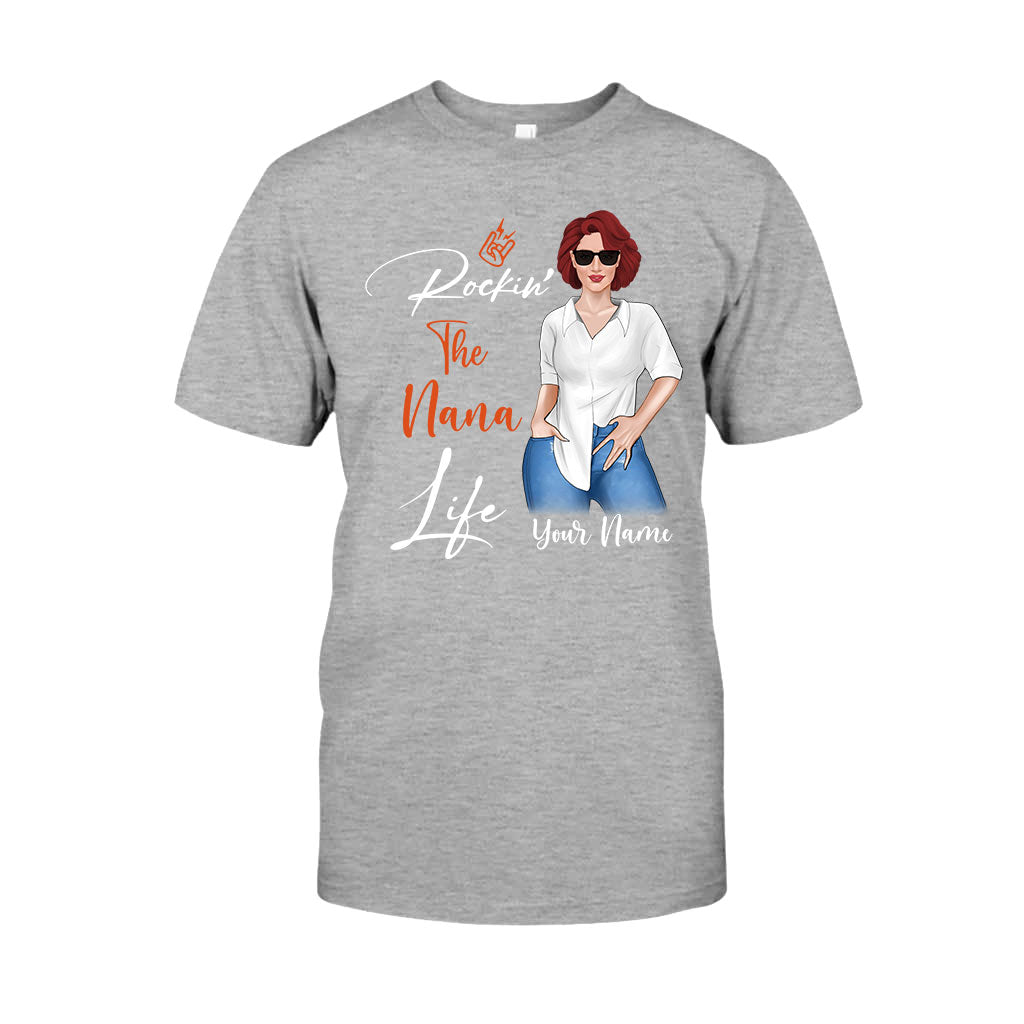 „Rockin The Nana Life“ – Personalisiertes Oma-T-Shirt und Hoodie
