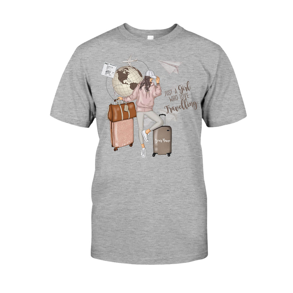 Einfach ein Mädchen, das gerne reist – personalisiertes T-Shirt und Hoodie