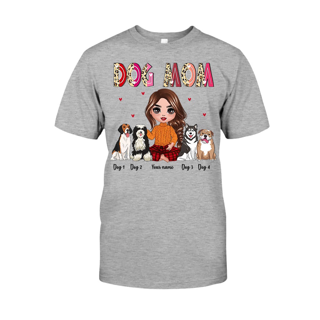 Mama und Oma sitzen mit Hund – personalisiertes Hunde-T-Shirt und Hoodie