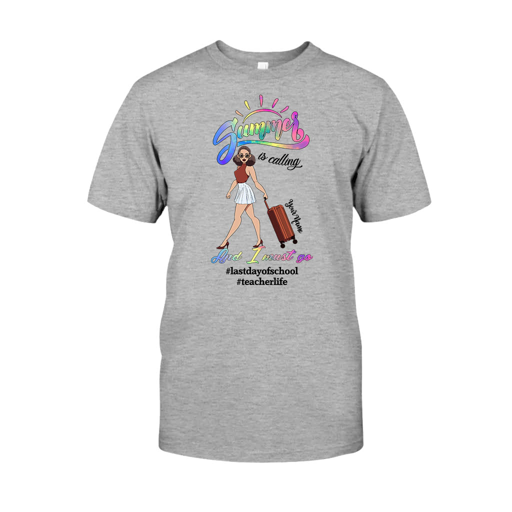Der Sommer ruft und ich muss gehen – personalisiertes Lehrer-T-Shirt und Hoodie