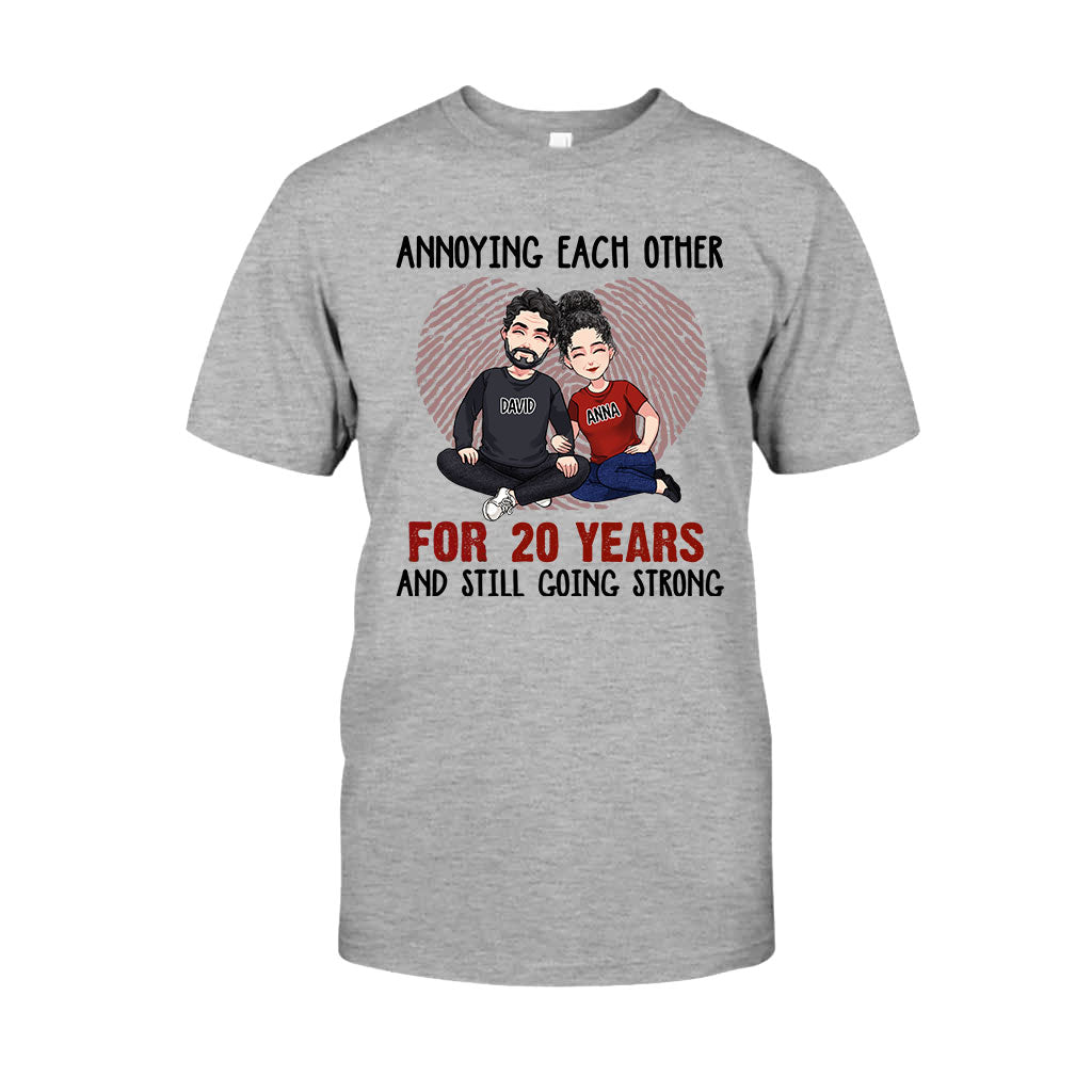 Jahrelang haben sie sich gegenseitig genervt – Personalisiertes T-Shirt und Hoodie für Ehepaare
