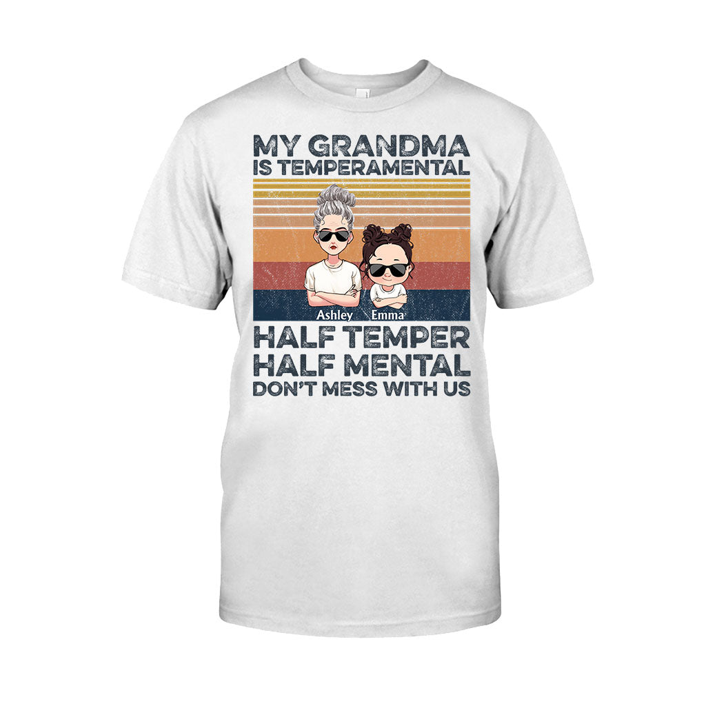 Meine Oma ist launisch – Personalisiertes Muttertags-T-Shirt und Hoodie für Omas