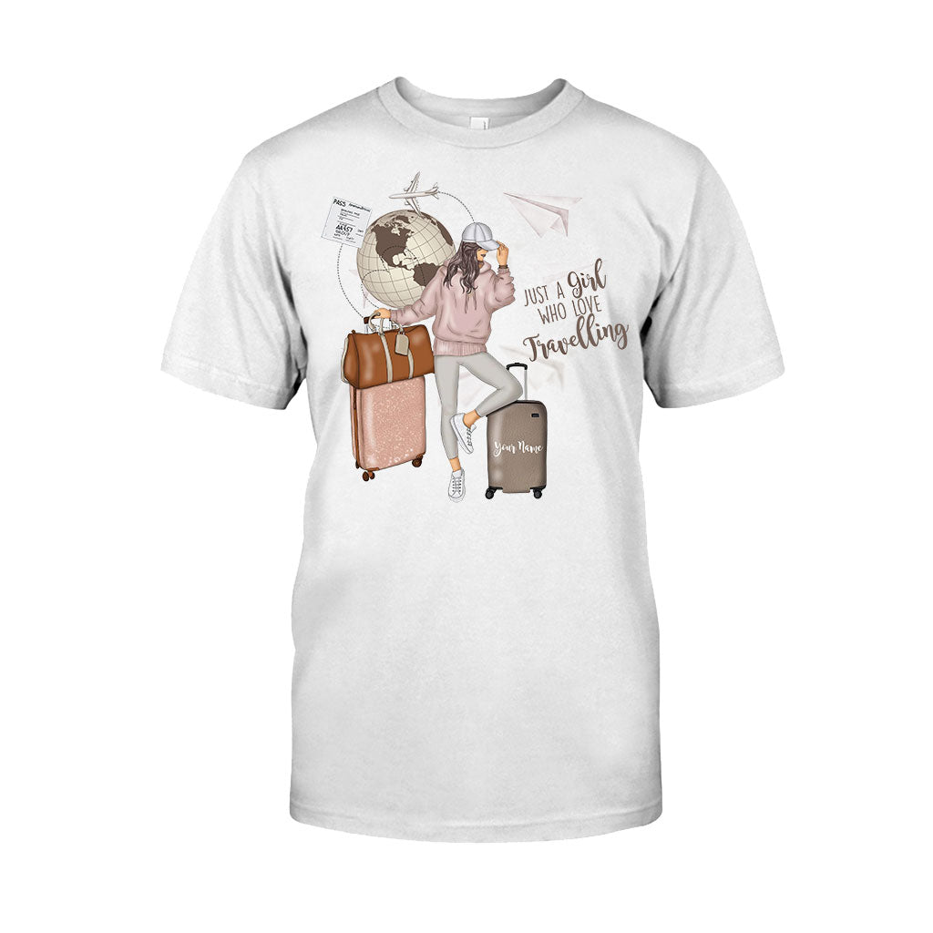 Einfach ein Mädchen, das gerne reist – personalisiertes T-Shirt und Hoodie