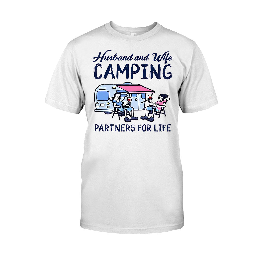 Campingpartner fürs Leben – Camping-T-Shirt und Hoodie für Ehepaare (112021)