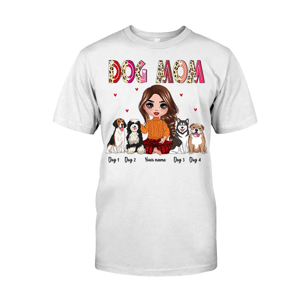 Mama und Oma sitzen mit Hund – personalisiertes Hunde-T-Shirt und Hoodie
