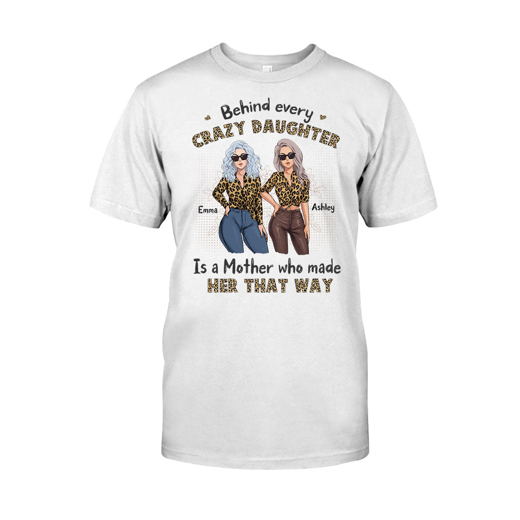 Hinter jeder verrückten Tochter – Personalisiertes Muttertags-T-Shirt und Hoodie