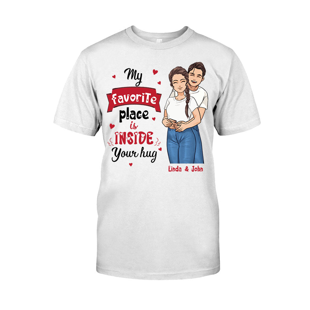 Mein Lieblingsplatz ist in deiner Umarmung – Personalisiertes Partner-T-Shirt und Hoodie
