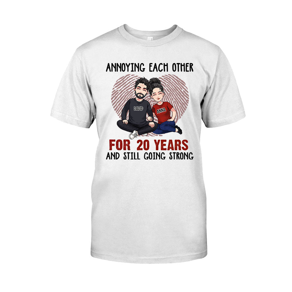 Jahrelang haben sie sich gegenseitig genervt – Personalisiertes T-Shirt und Hoodie für Ehepaare