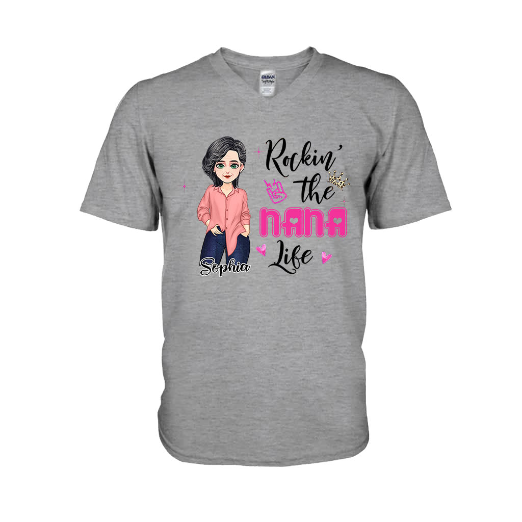 Das Oma-Leben rocken – Geschenk für Oma und Mama – Personalisiertes T-Shirt und Hoodie