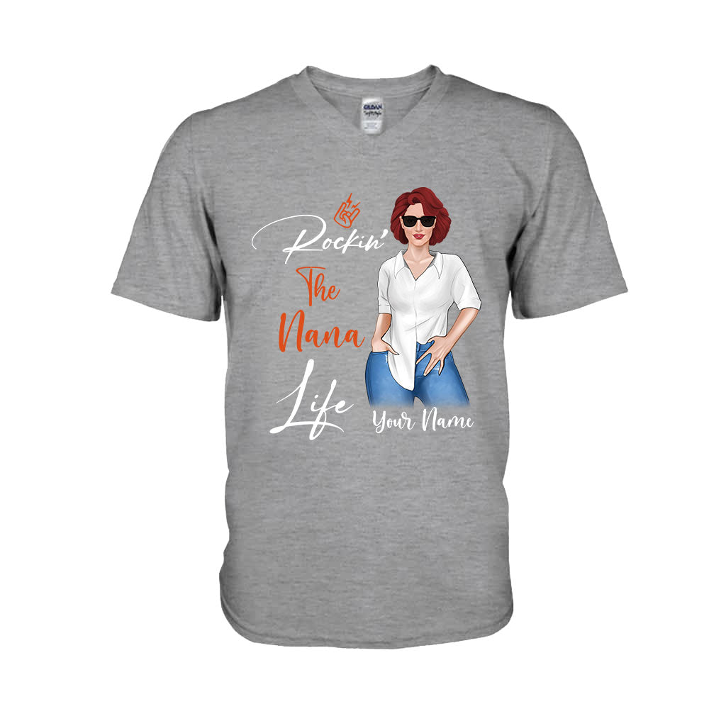 „Rockin The Nana Life“ – Personalisiertes Oma-T-Shirt und Hoodie