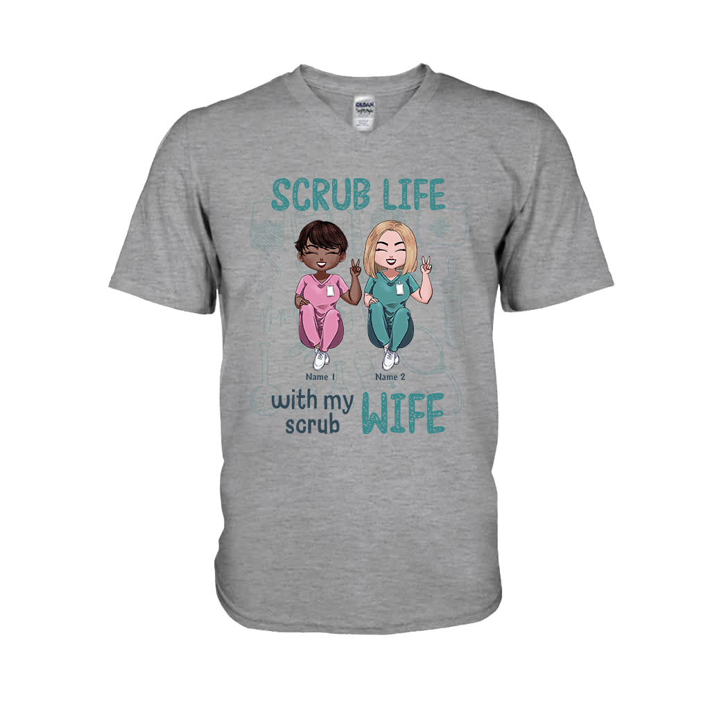 Das Leben mit meiner OP-Frau – personalisiertes T-Shirt und Hoodie für Krankenschwestern