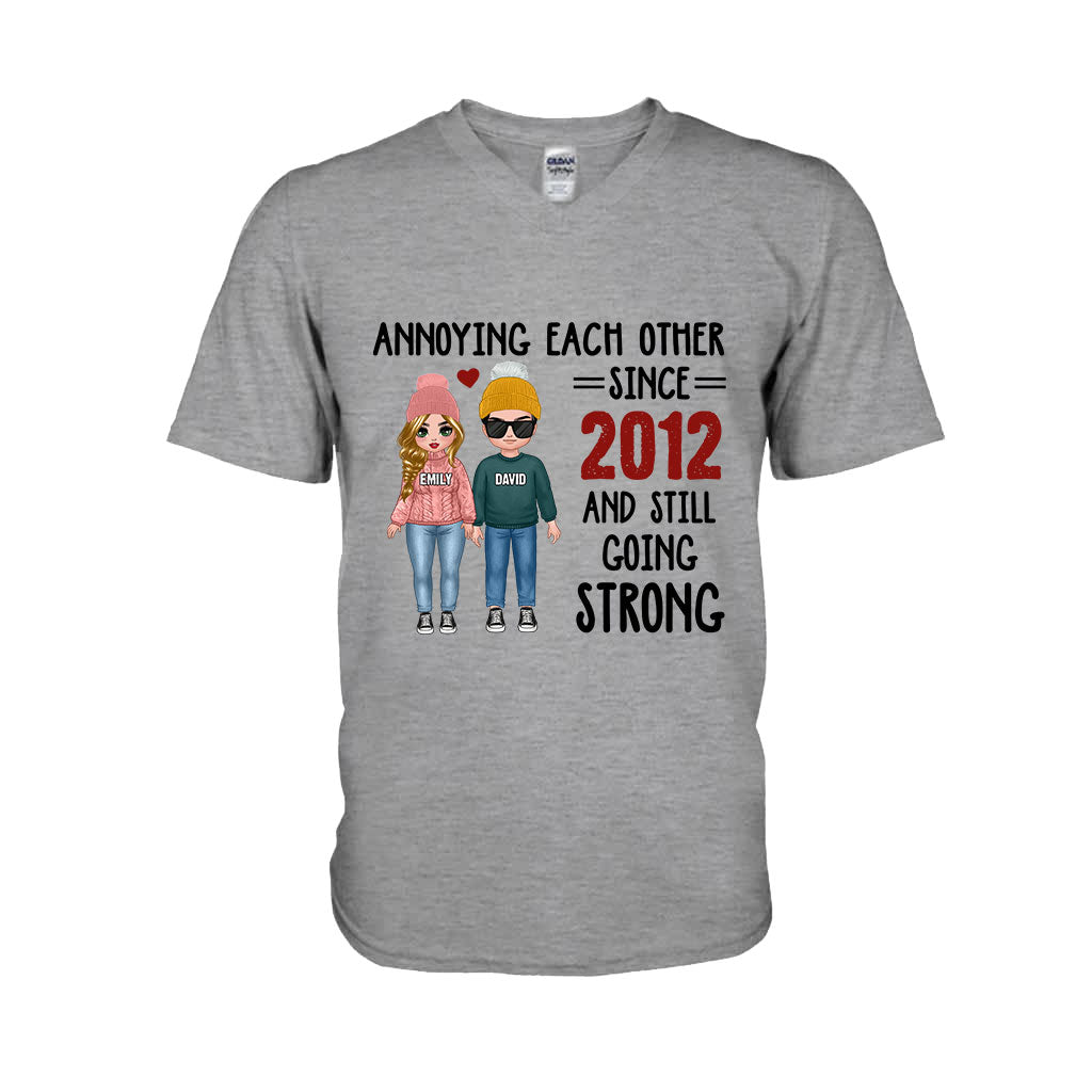 Sich gegenseitig nerven – Personalisiertes Partner-T-Shirt und Hoodie