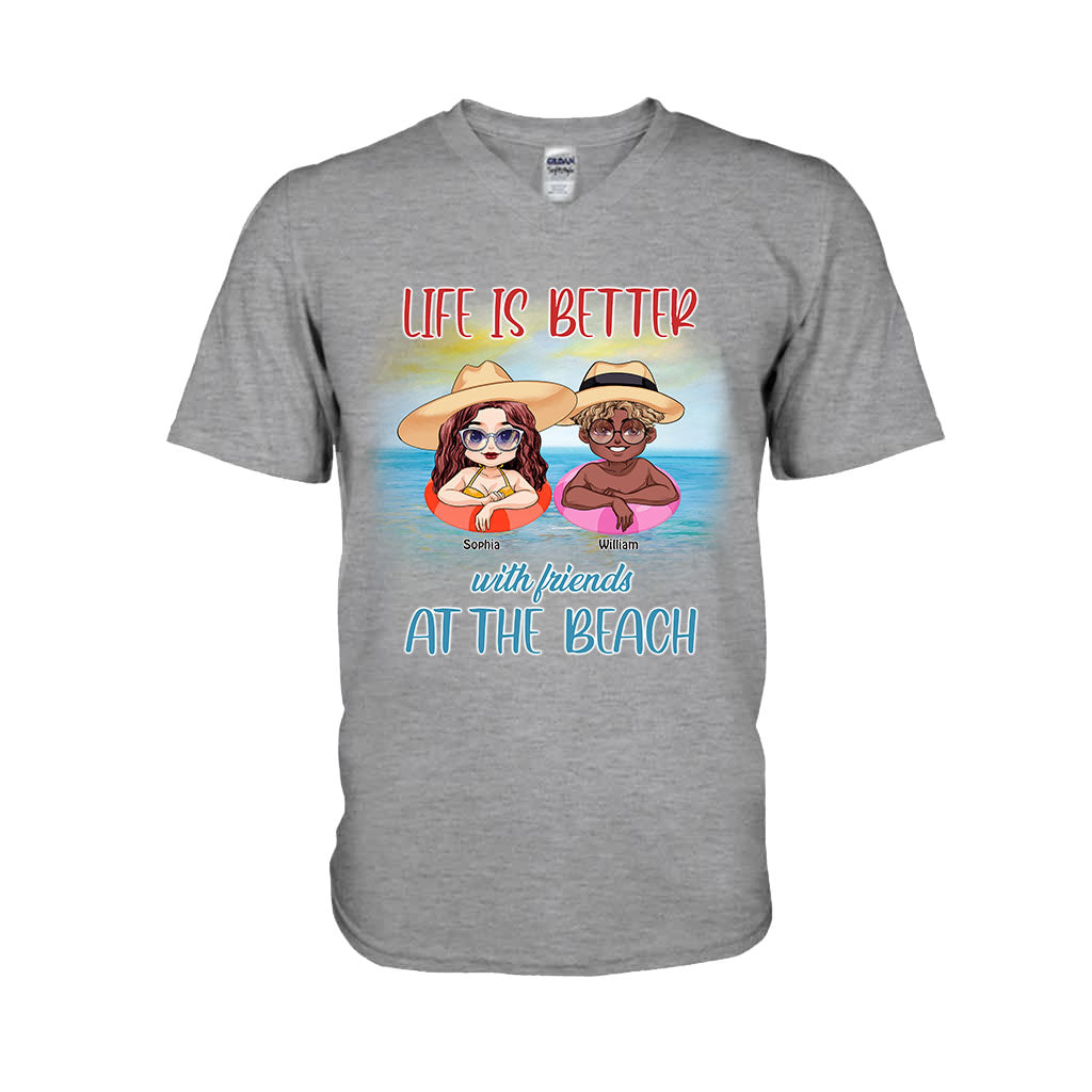 „Boozing With My Beaches“ – personalisiertes T-Shirt und Hoodie für Meeresliebhaber