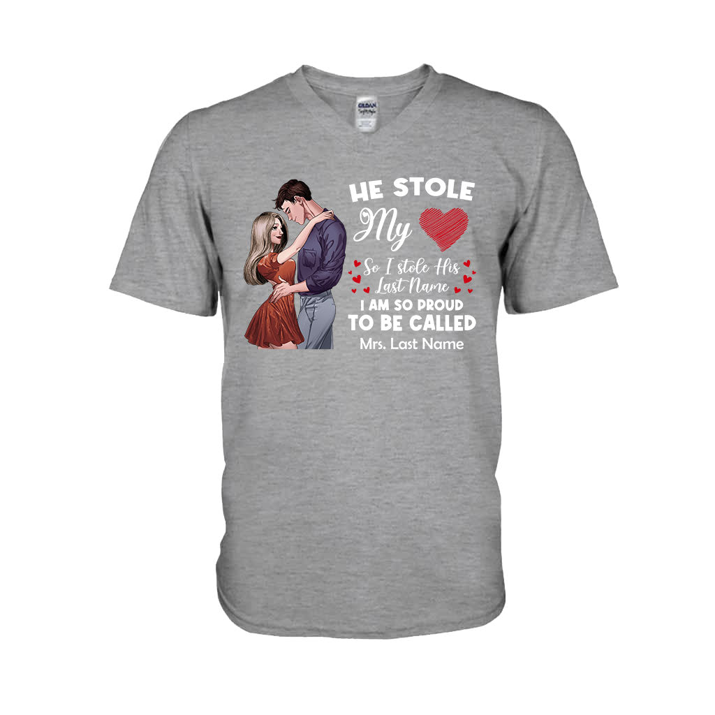 Er hat mein Herz gestohlen, ich seinen Nachnamen – Personalisiertes Partner-T-Shirt und Hoodie