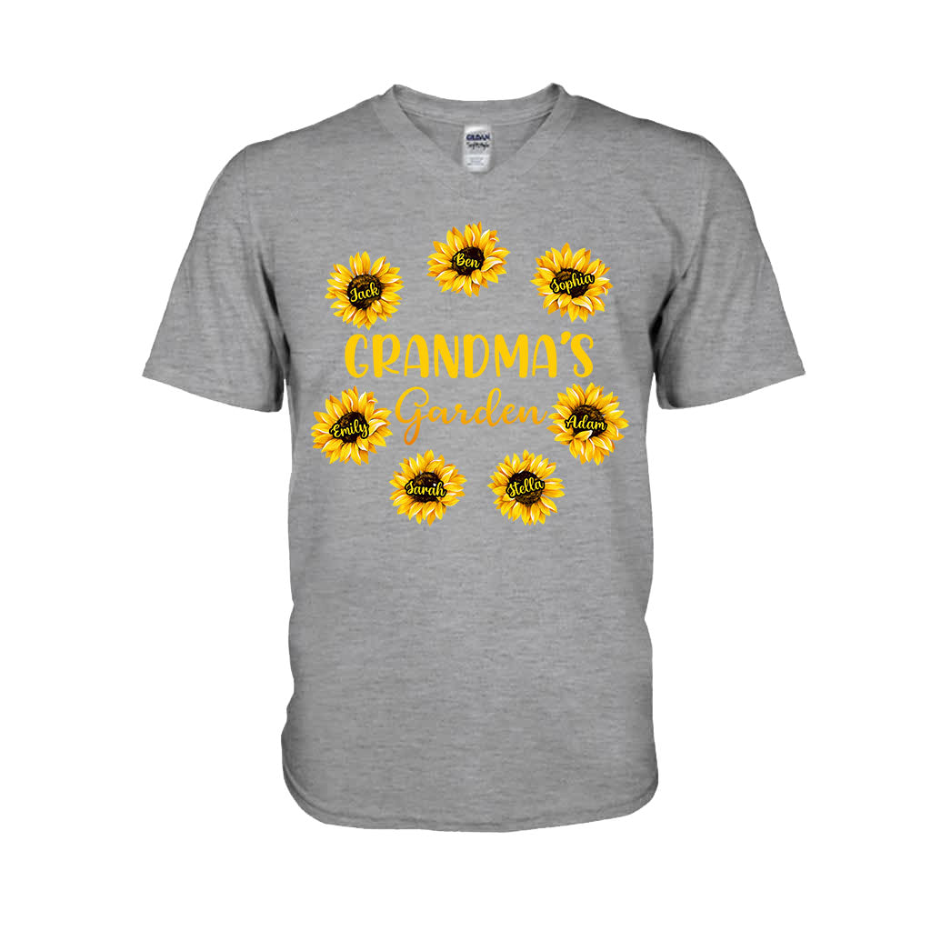 Omas Garten – Geschenk für Oma, Mama, Papa, Opa – Personalisiertes T-Shirt und Hoodie