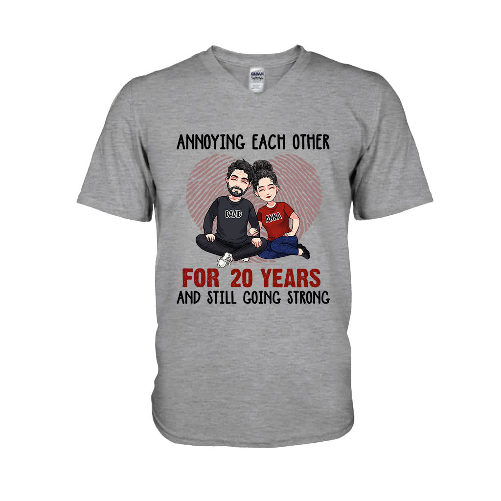 Jahrelang haben sie sich gegenseitig genervt – Personalisiertes T-Shirt und Hoodie für Ehepaare