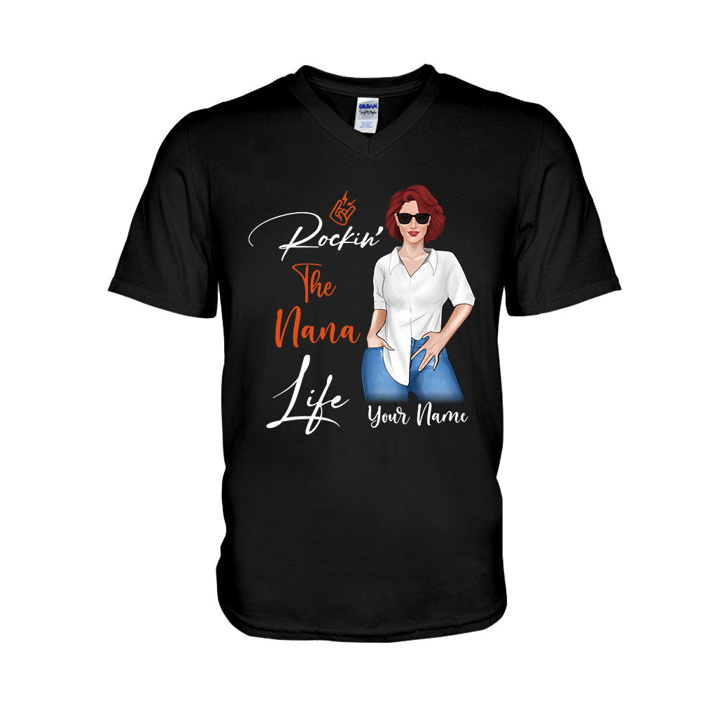 „Rockin The Nana Life“ – Personalisiertes Oma-T-Shirt und Hoodie