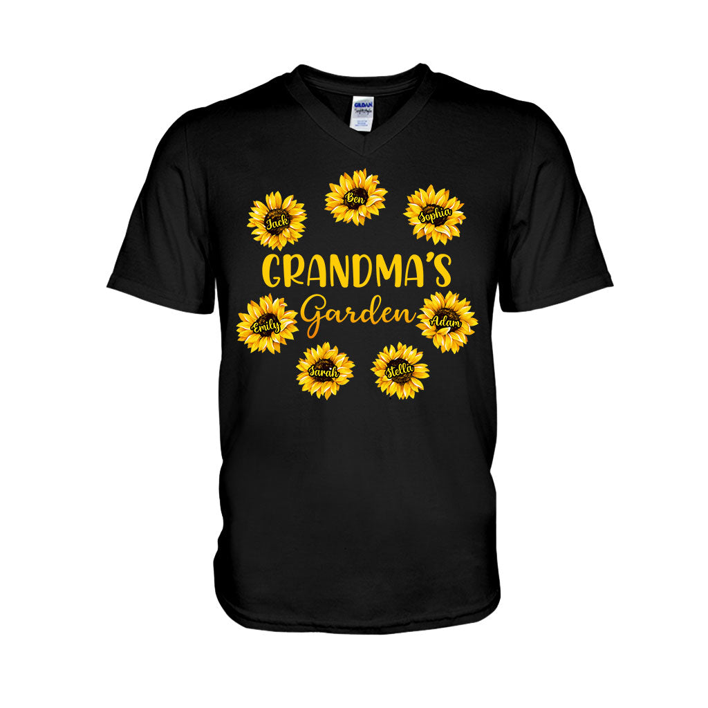 Omas Garten – Geschenk für Oma, Mama, Papa, Opa – Personalisiertes T-Shirt und Hoodie