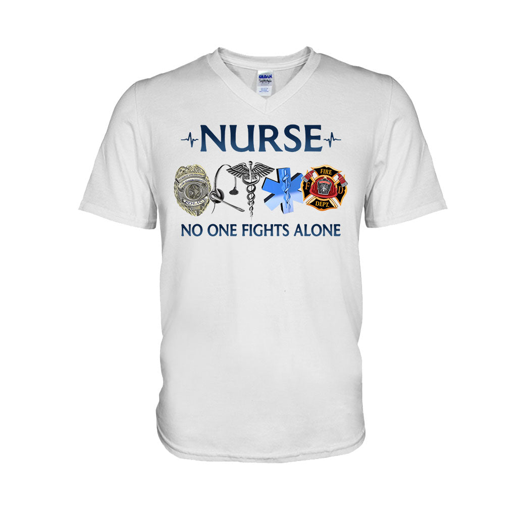 T-Shirt und Hoodie „Nurse No One Fights Alone“ (Krankenschwester – Niemand kämpft allein) 092021