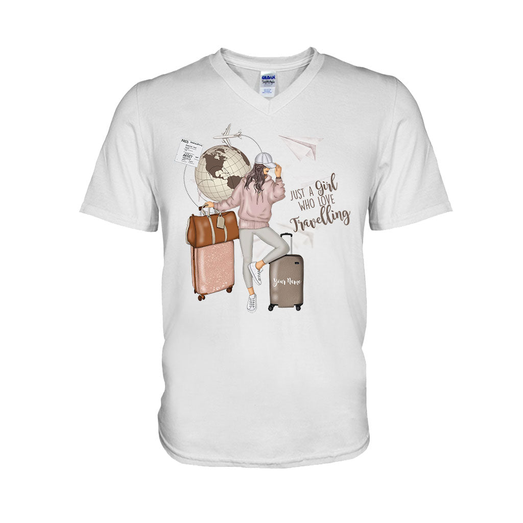 Einfach ein Mädchen, das gerne reist – personalisiertes T-Shirt und Hoodie