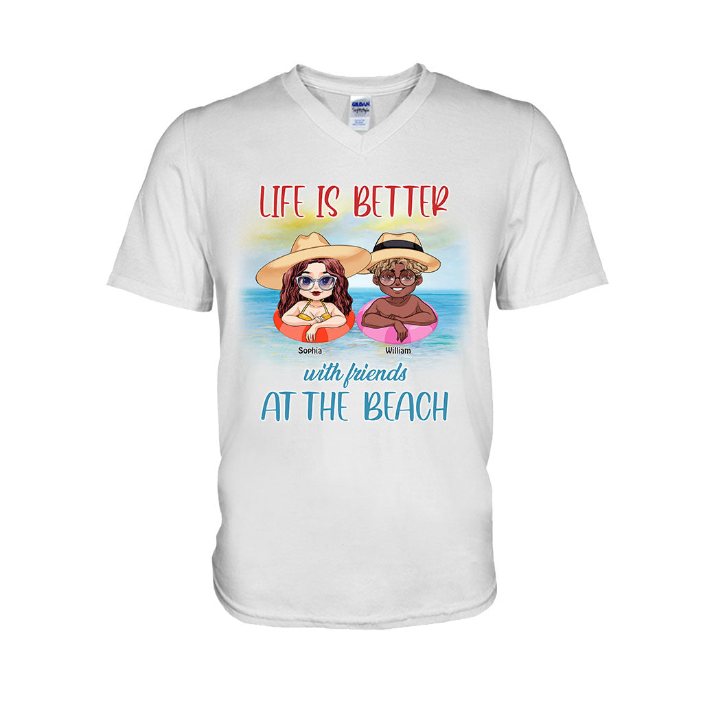 „Boozing With My Beaches“ – personalisiertes T-Shirt und Hoodie für Meeresliebhaber