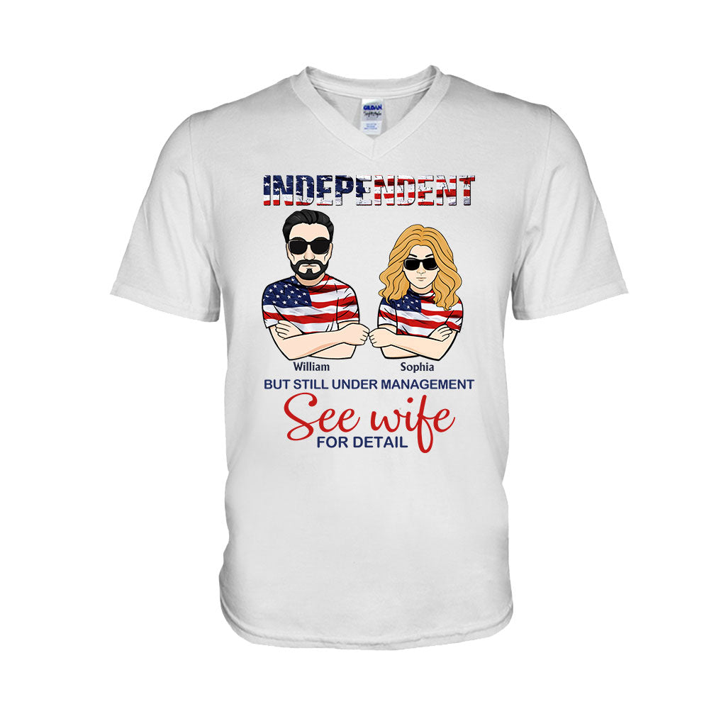 Unabhängig, aber immer noch unter Management – ​​Personalisiertes T-Shirt und Hoodie für Paare zum Unabhängigkeitstag