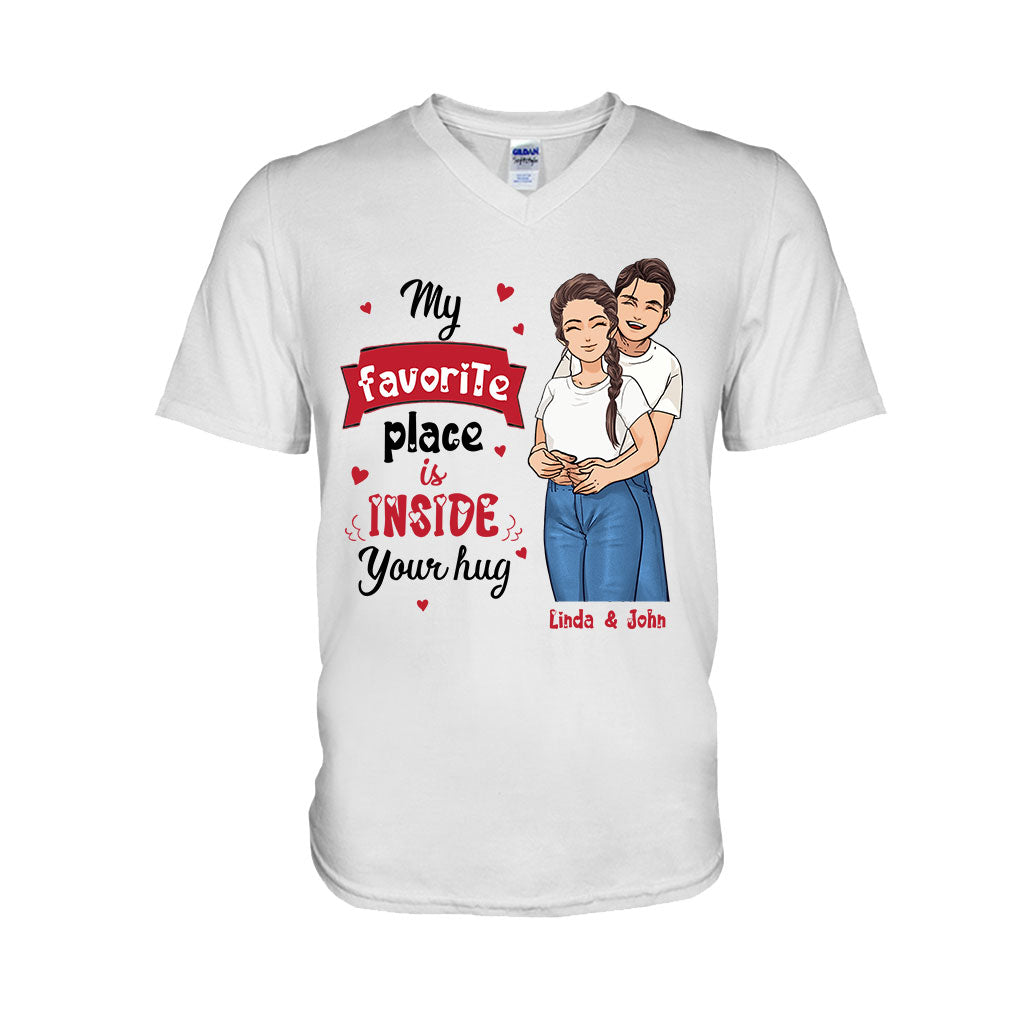 Mein Lieblingsplatz ist in deiner Umarmung – Personalisiertes Partner-T-Shirt und Hoodie