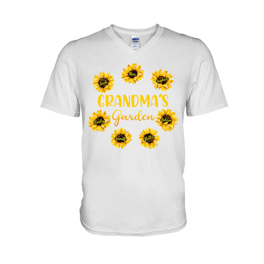 Omas Garten – Geschenk für Oma, Mama, Papa, Opa – Personalisiertes T-Shirt und Hoodie