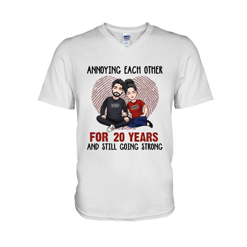 Jahrelang haben sie sich gegenseitig genervt – Personalisiertes T-Shirt und Hoodie für Ehepaare