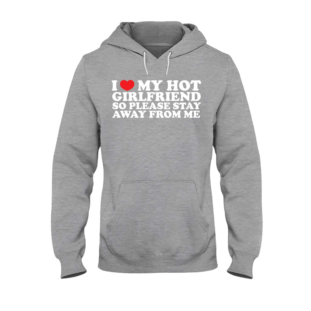 Ich liebe meine Freundin – Personalisiertes Partner-T-Shirt und Hoodie
