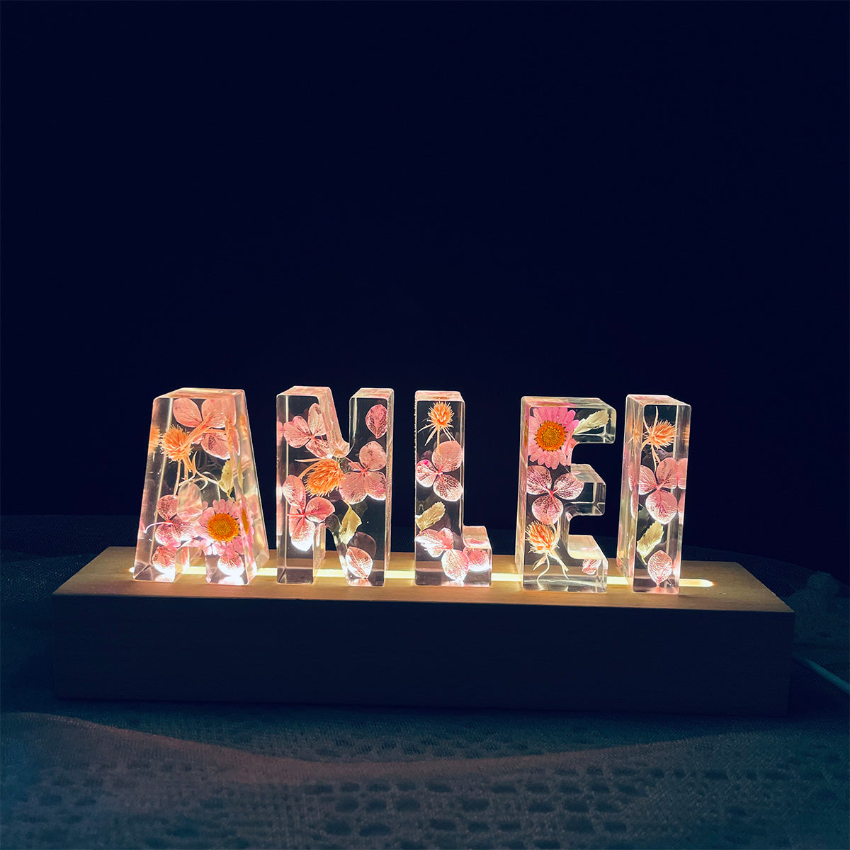 Blumen-Harzlampe für Mütter – Personalisierte Lampe mit individuellem Namen