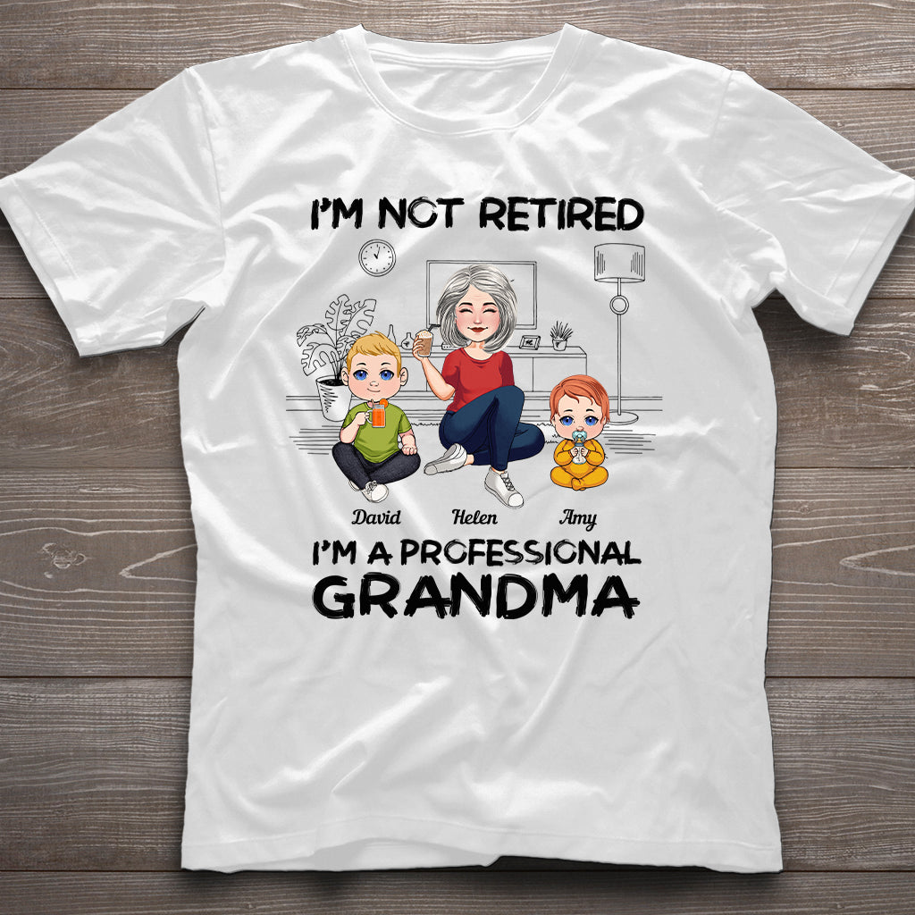 Ich bin nicht im Ruhestand, ich bin professionelle Oma – Personalisiertes Oma-T-Shirt und Hoodie