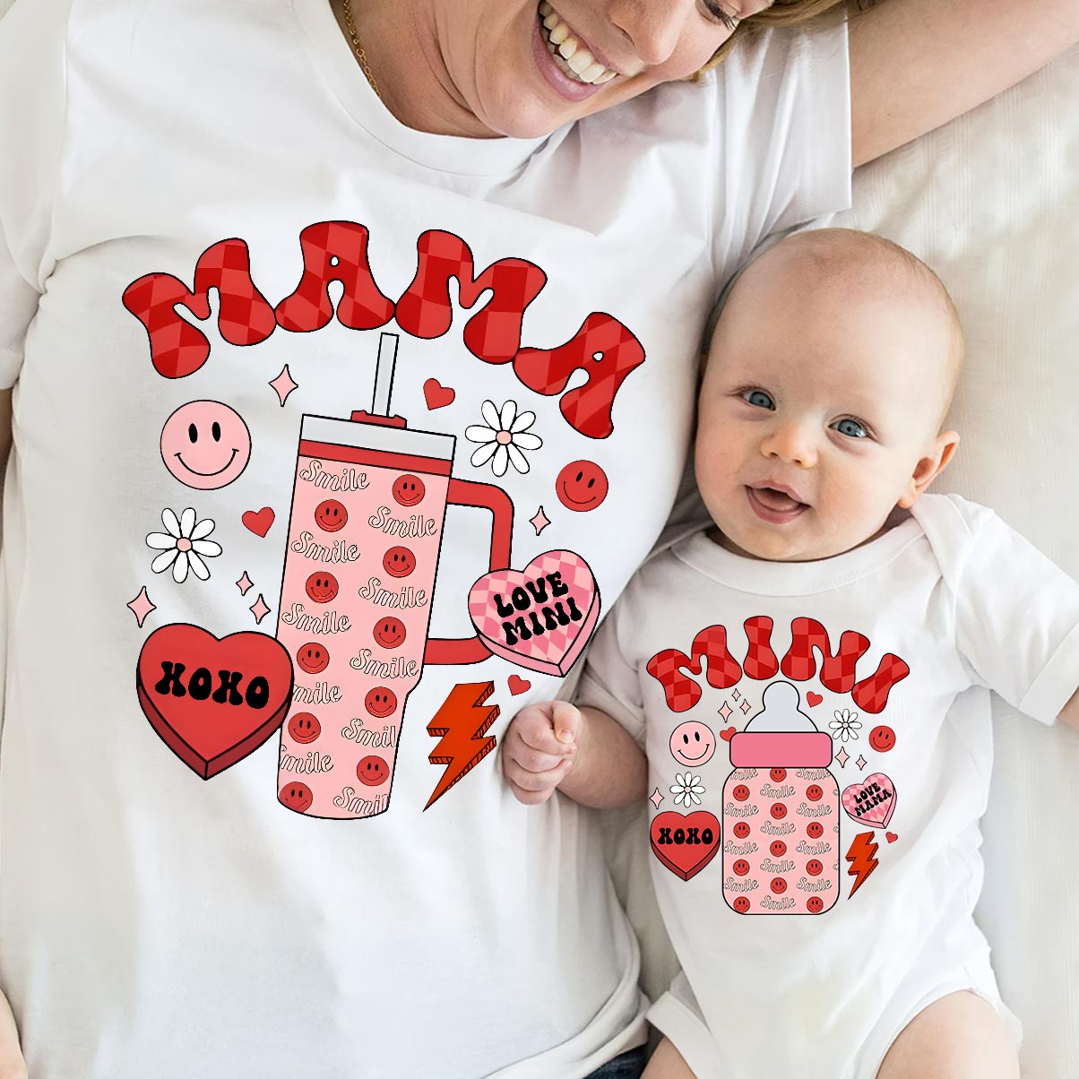 Mama und Mini – Personalisiertes Mutter-T-Shirt und Baby-Body