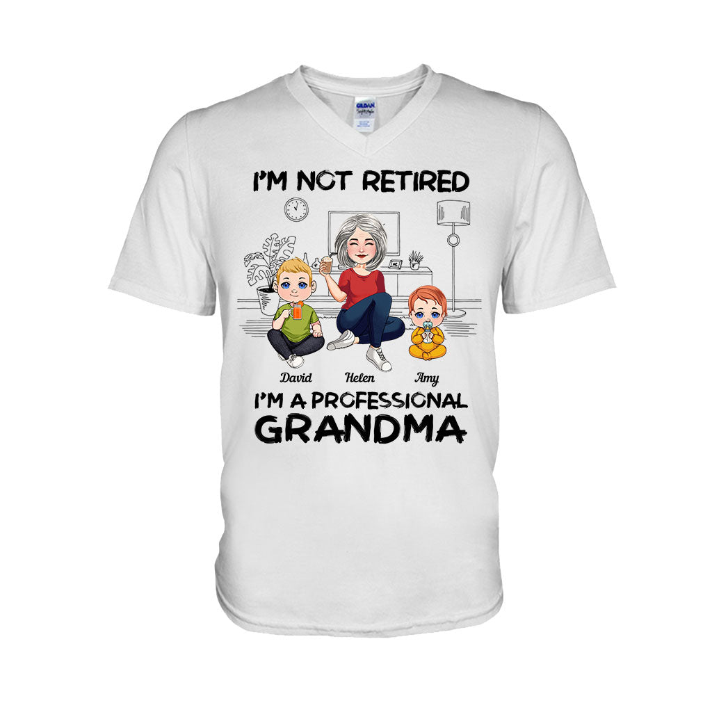 Ich bin nicht im Ruhestand, ich bin professionelle Oma – Personalisiertes Oma-T-Shirt und Hoodie