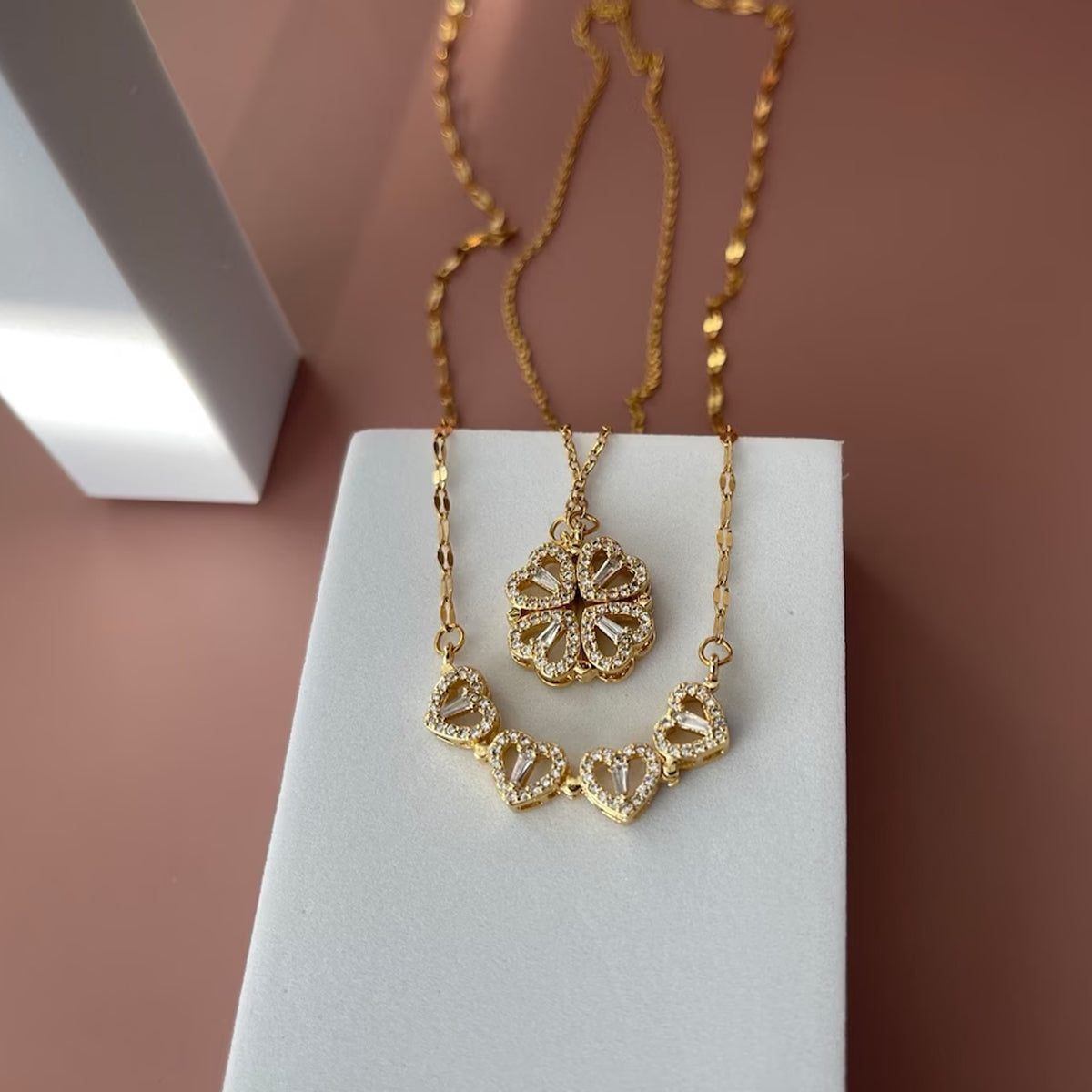 Halskette mit vierblättrigem Kleeblatt