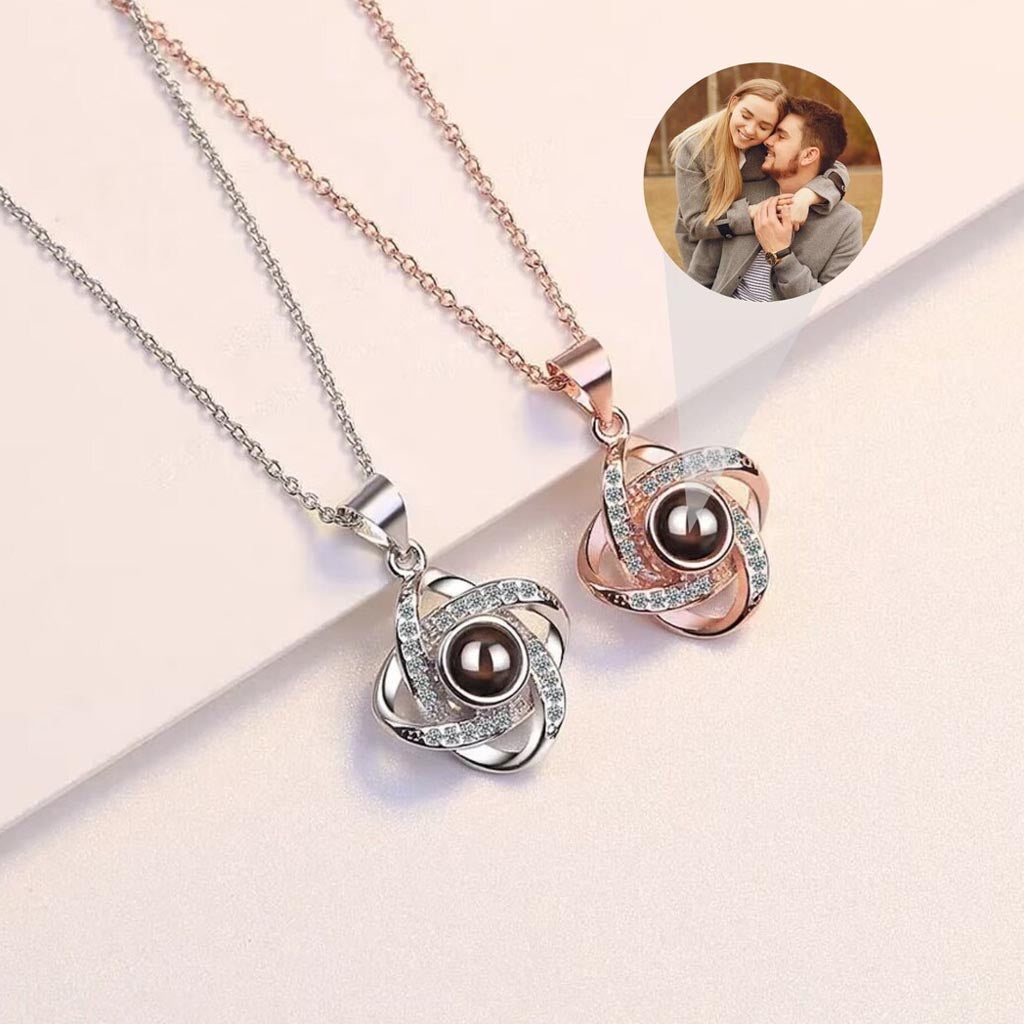 Personalisierte, drehbare Rosenbox für Paare mit Schmuck