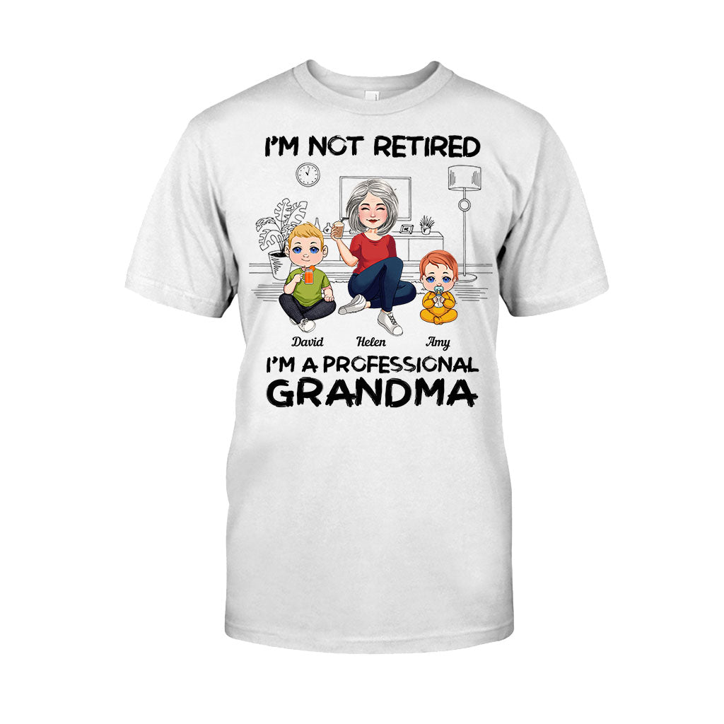 Ich bin nicht im Ruhestand, ich bin professionelle Oma – Personalisiertes Oma-T-Shirt und Hoodie