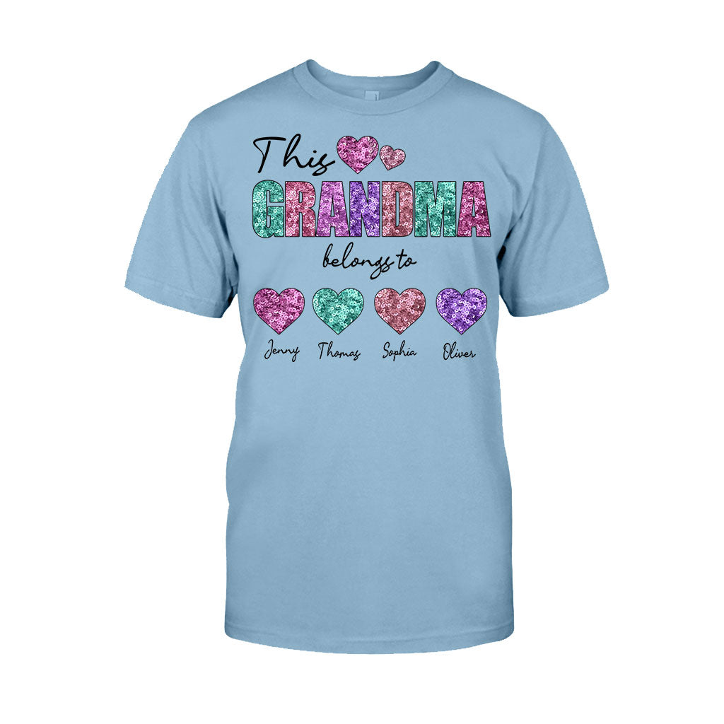 Dieses Mama-/Oma-Shirt gehört ins Herz – personalisiertes Mutter-T-Shirt und Hoodie