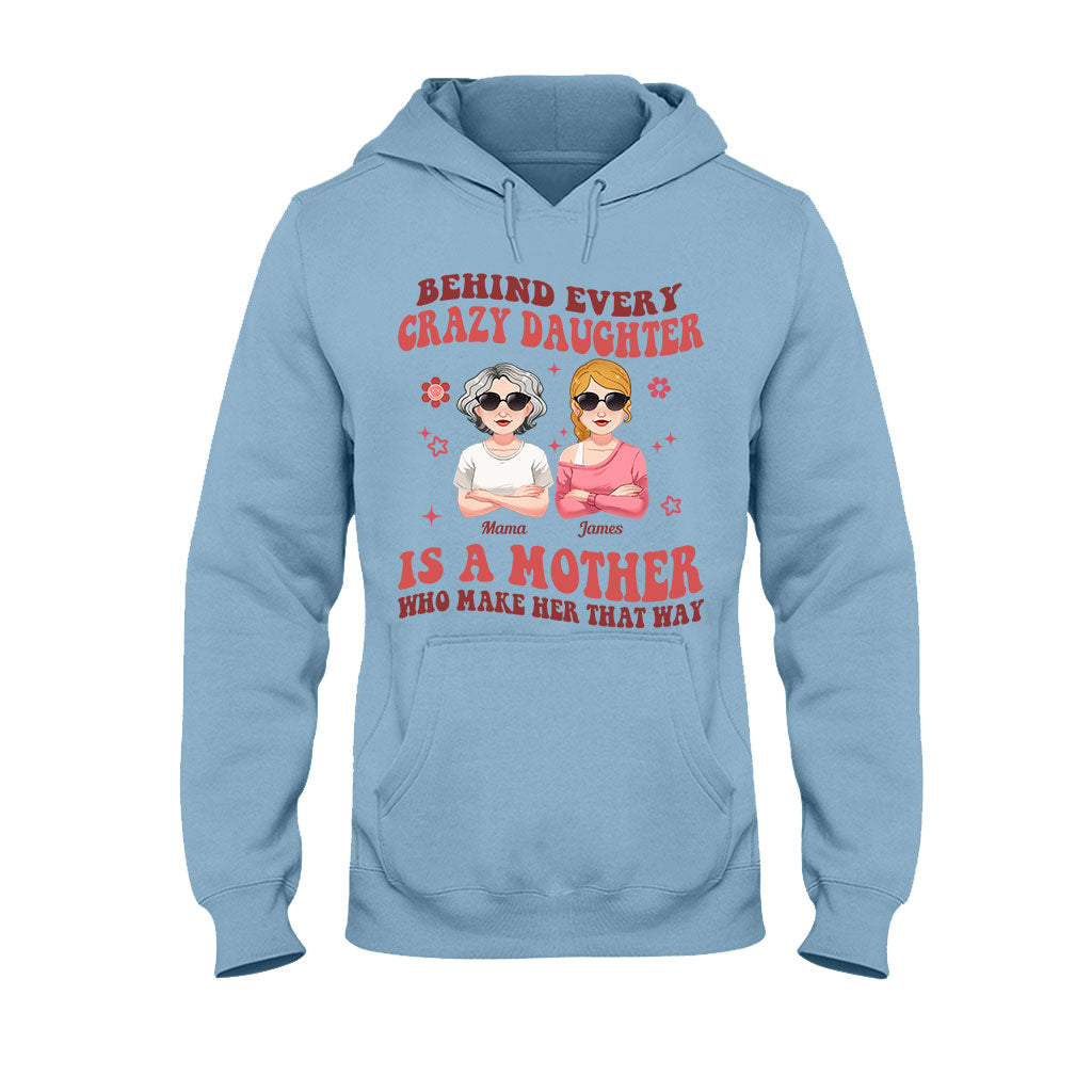 Hinter jeder verrückten Tochter/jedem verrückten Sohn – personalisiertes Mutter-T-Shirt und Hoodie