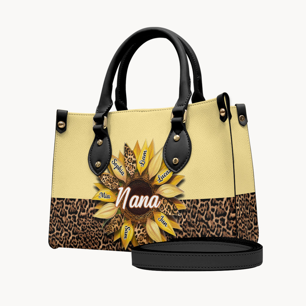 Oma, Mama, Tante, Familie, Sonnenblume – Personalisierte Oma-Lederhandtasche