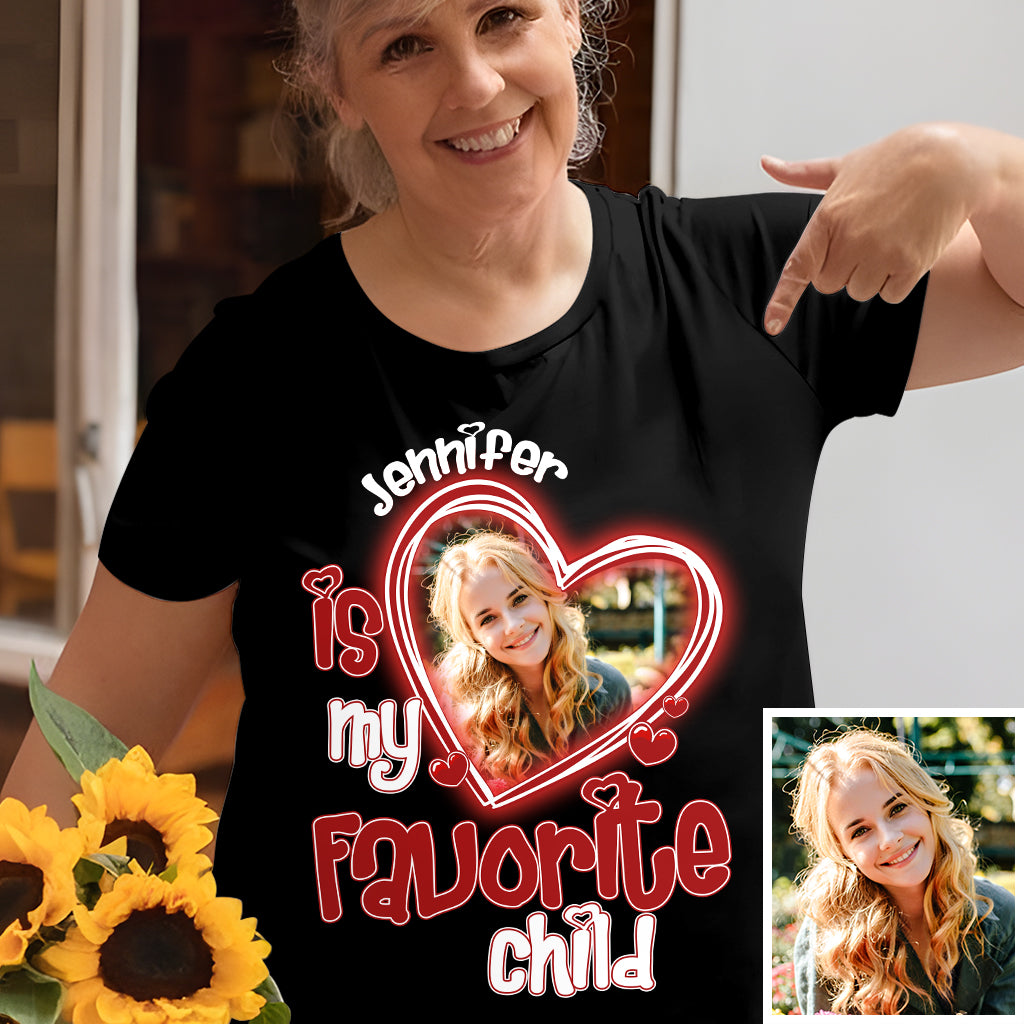 Mamas Lieblingskind – Personalisiertes Mutter-T-Shirt und Hoodie