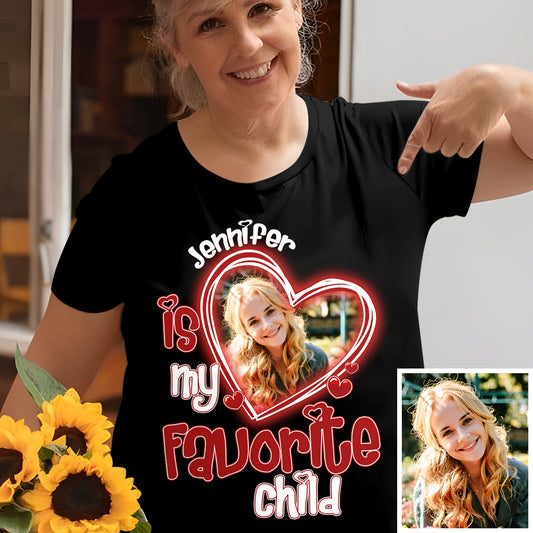 Mamas Lieblingskind – Personalisiertes Mutter-T-Shirt und Hoodie
