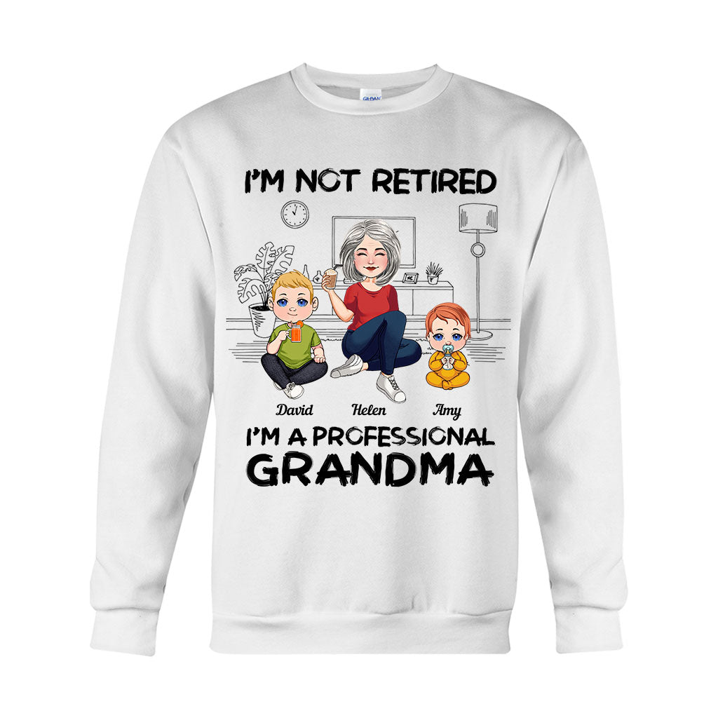 Ich bin nicht im Ruhestand, ich bin professionelle Oma – Personalisiertes Oma-T-Shirt und Hoodie