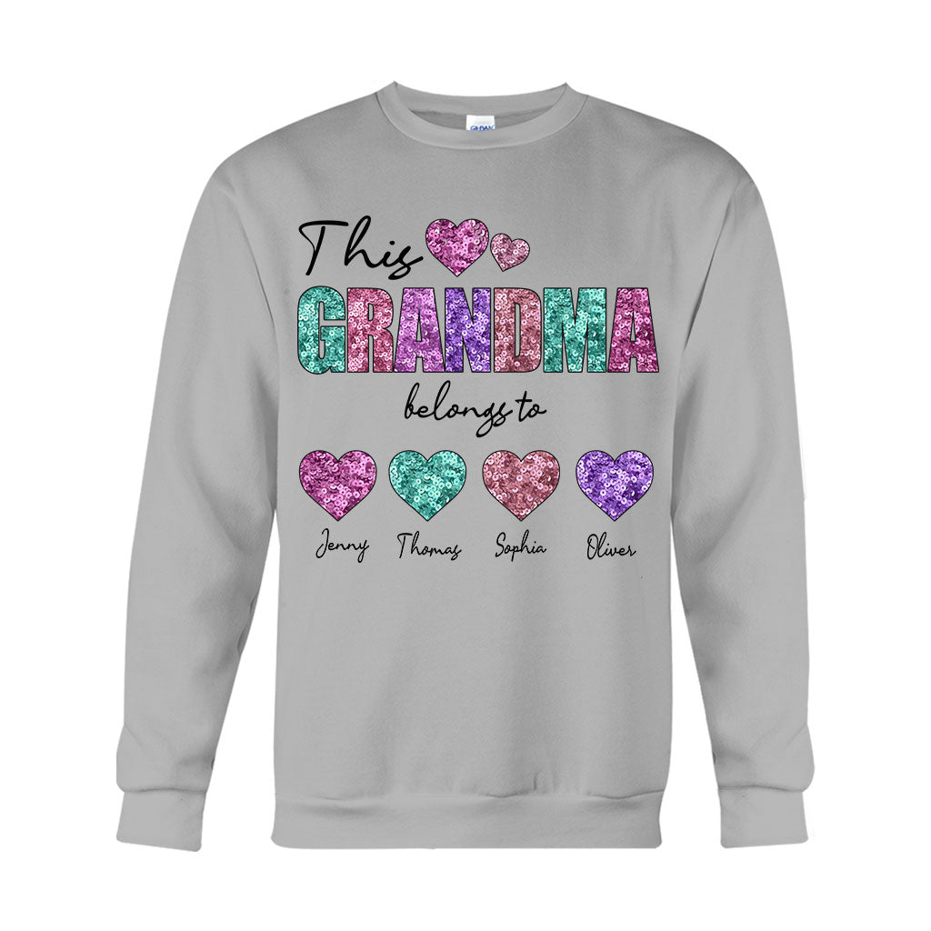 Dieses Mama-/Oma-Shirt gehört ins Herz – personalisiertes Mutter-T-Shirt und Hoodie