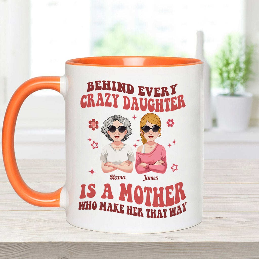 Hinter jeder verrückten Tochter/jedem verrückten Sohn – personalisierte Tasse mit Muttermotiv