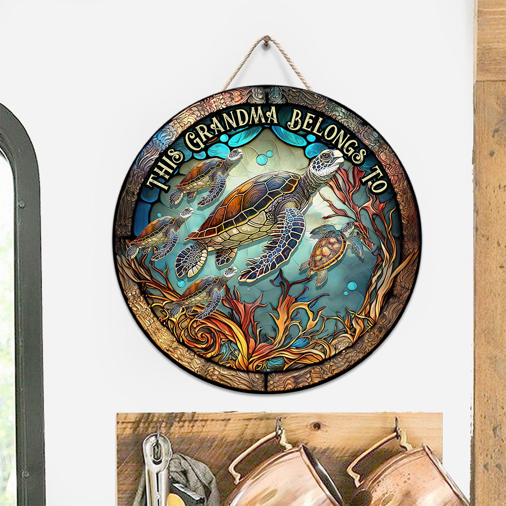 Dieses Schild gehört Oma/Mama – personalisiertes rundes Holzschild „Oma“.