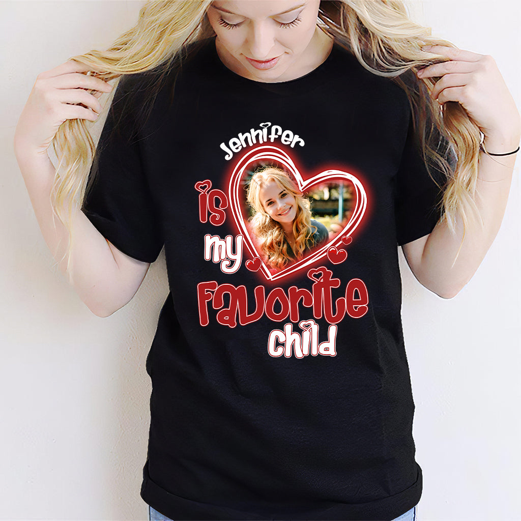 Mamas Lieblingskind – Personalisiertes Mutter-T-Shirt und Hoodie