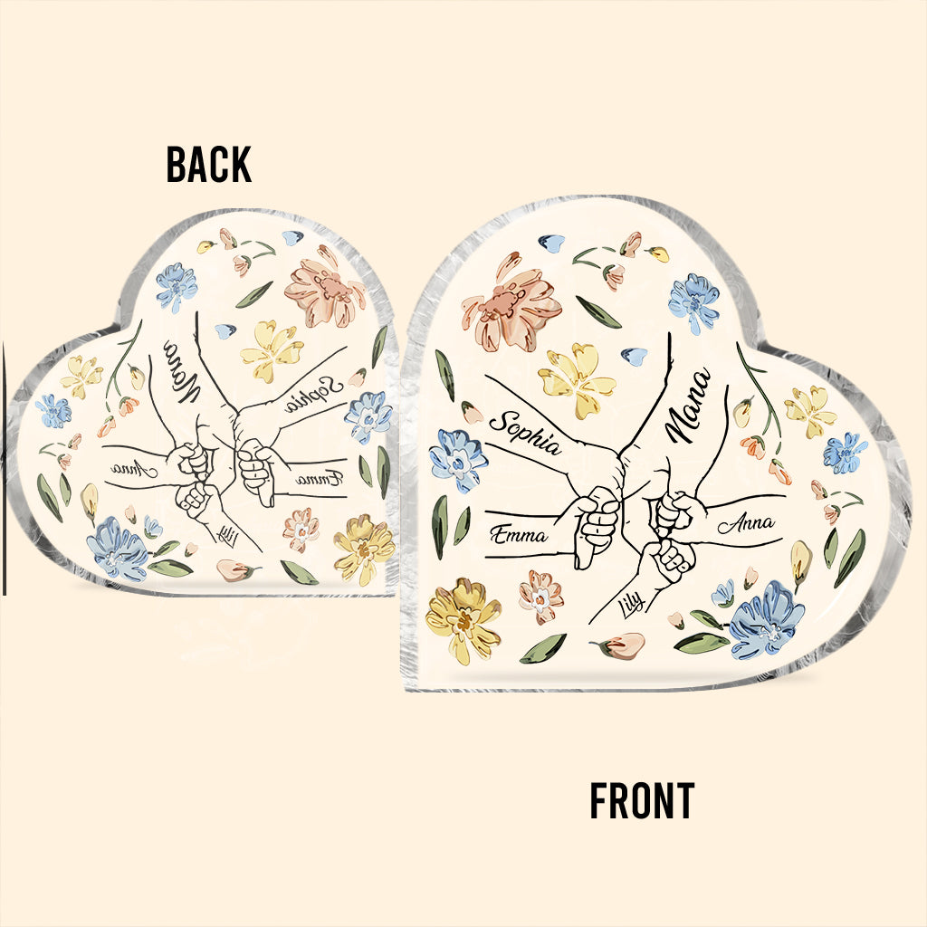 Mutter und Kinder halten Händchen, pastellfarbenes Blumenmuster – personalisierte Acrylplakette in individueller Form